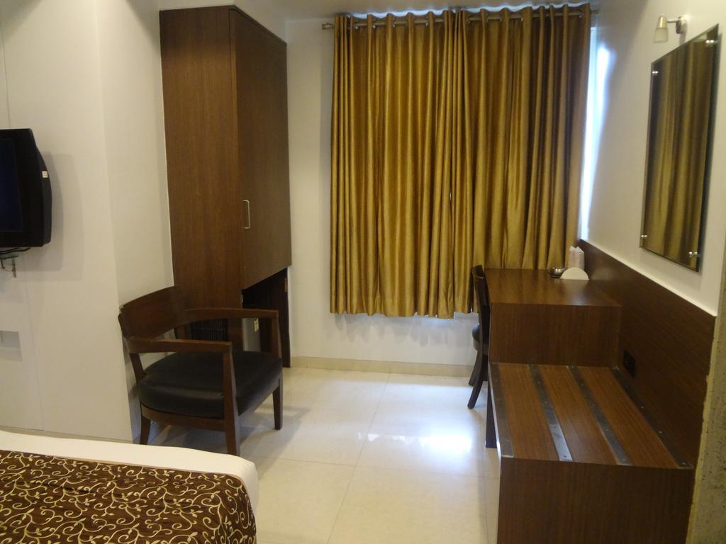 Hotel Adi Nagpur Exterior foto