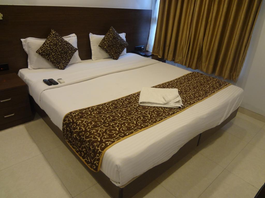 Hotel Adi Nagpur Exterior foto