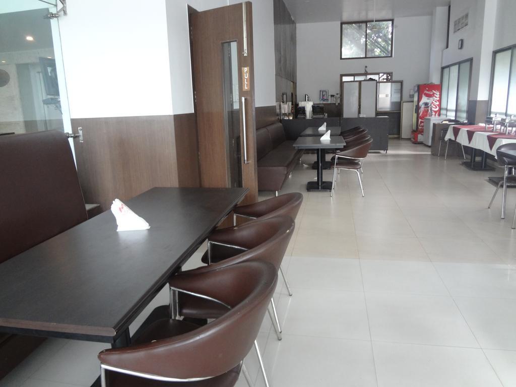 Hotel Adi Nagpur Exterior foto