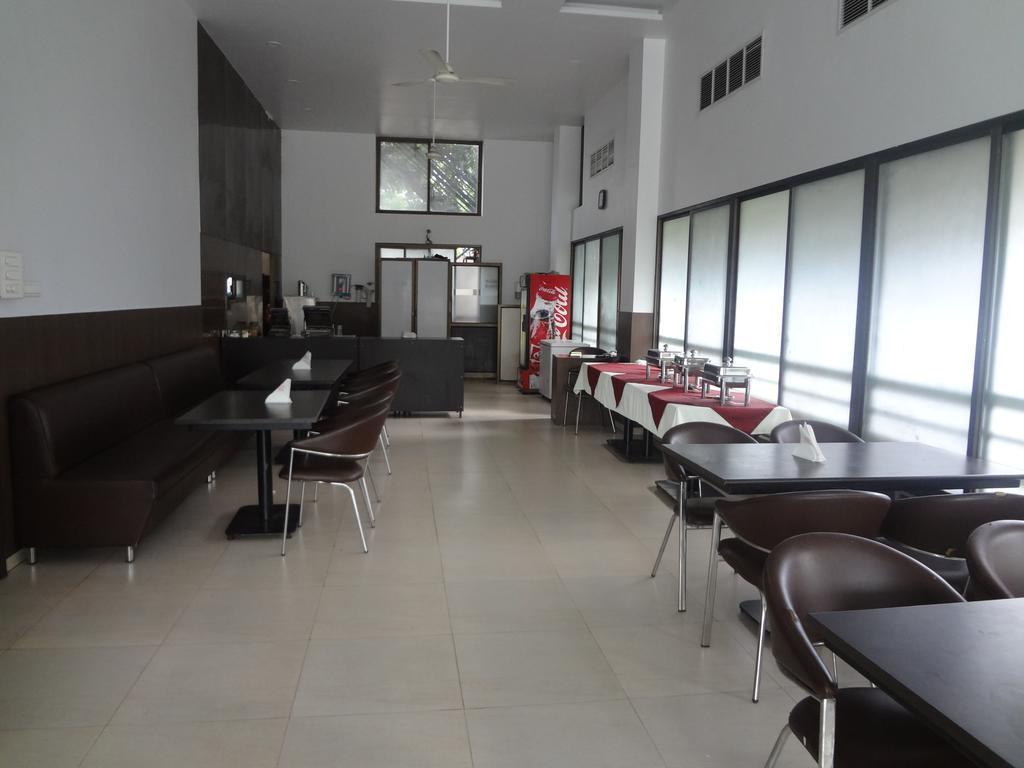 Hotel Adi Nagpur Exterior foto
