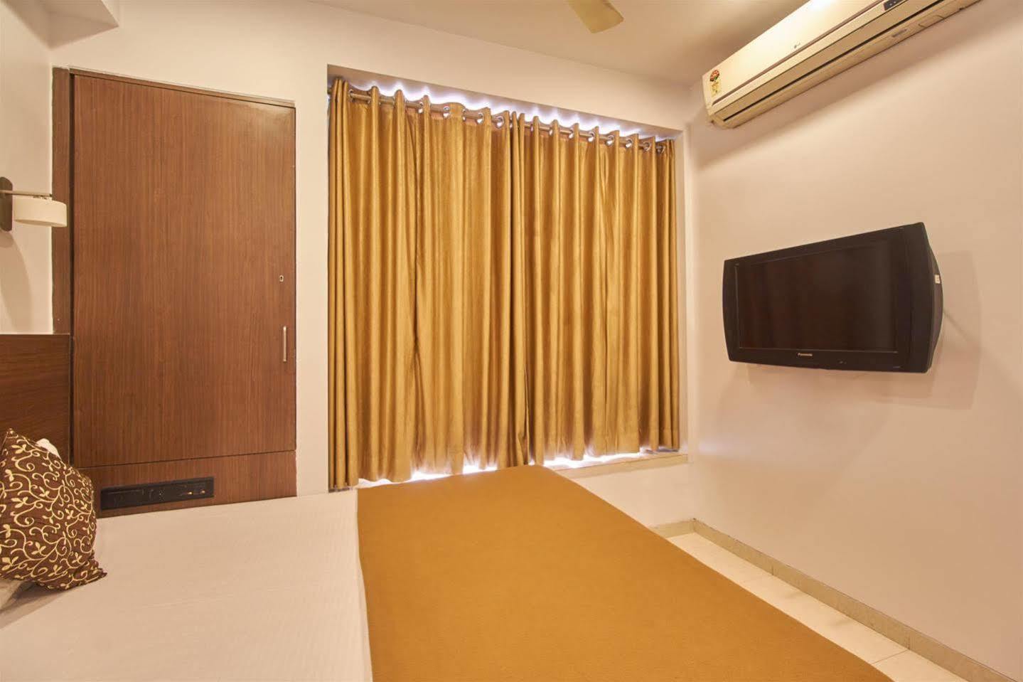 Hotel Adi Nagpur Exterior foto