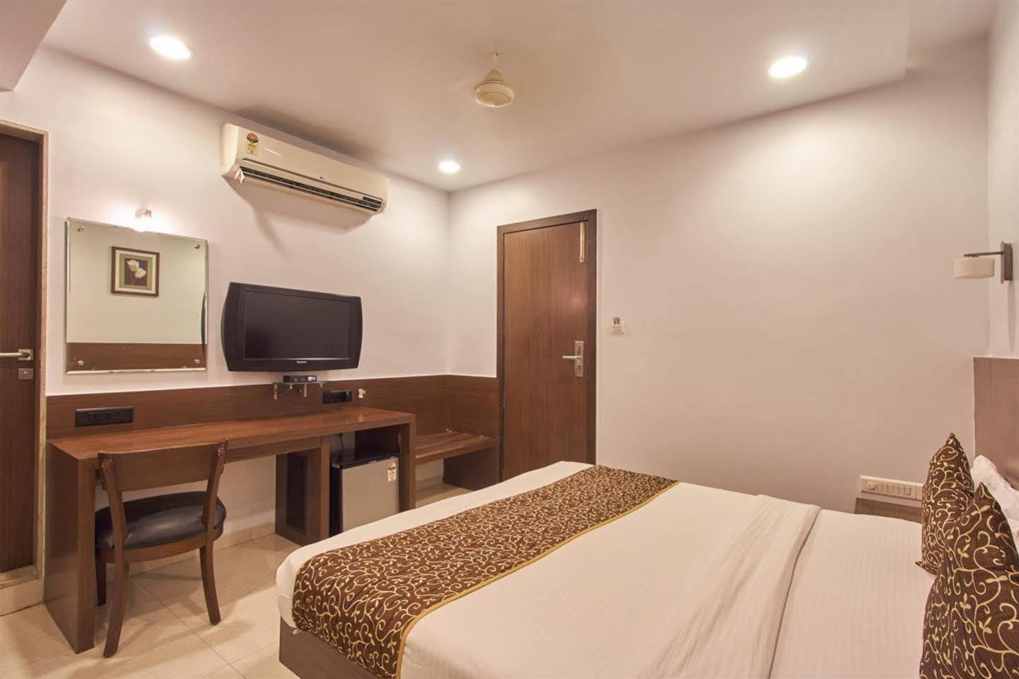 Hotel Adi Nagpur Exterior foto